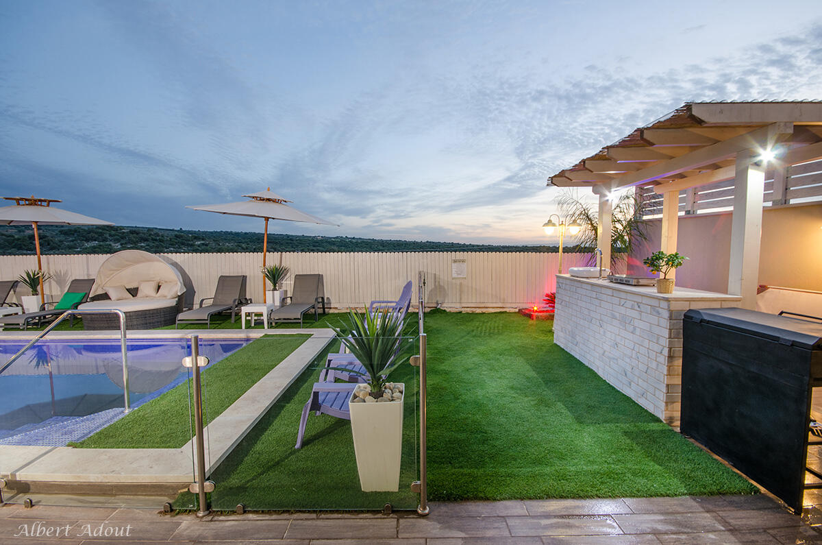 וילה כינור דוד המלך צפון  23  נופש - וי פור ויקיישן - V for Vacation