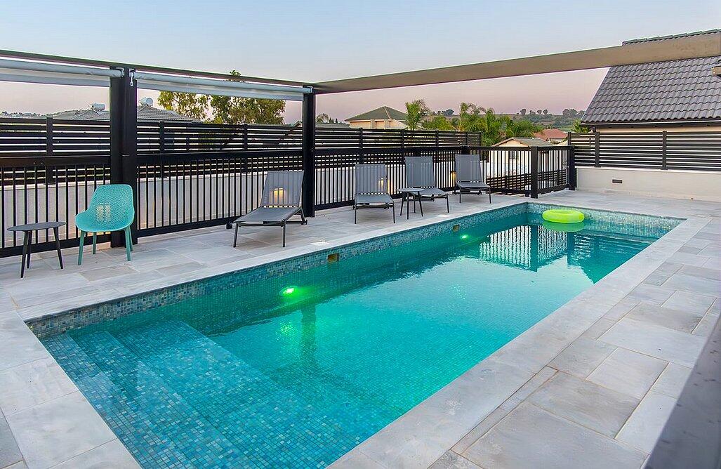 וילה מיכליס צפון  12  נופש - וי פור ויקיישן - V for Vacation