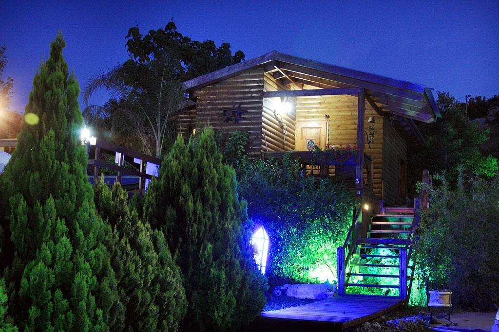 בקתות משי צפון  16  נופש - וי פור ויקיישן - V for Vacation