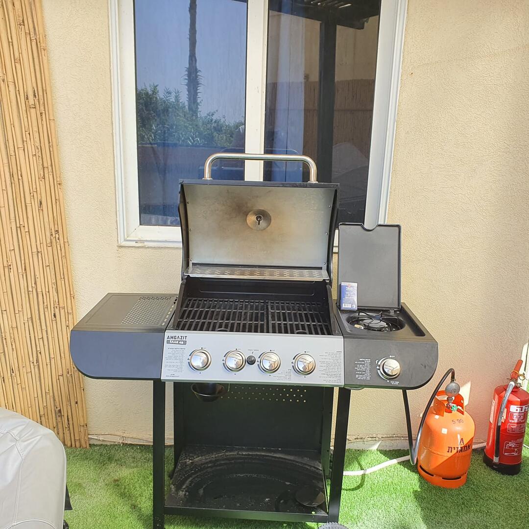 רויאל חוף צאנז וגקוזי איטלקי מול גלי הים מרכז  20  נופש - וי פור ויקיישן - V for Vacation