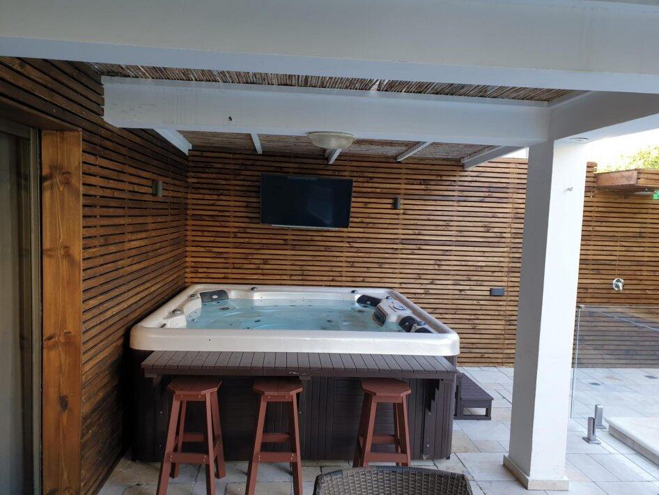 וילה מזל מרכז  4  נופש - וי פור ויקיישן - V for Vacation