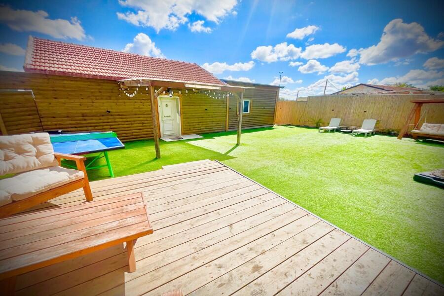 בשדות של המושב דרום  16  נופש - וי פור ויקיישן - V for Vacation