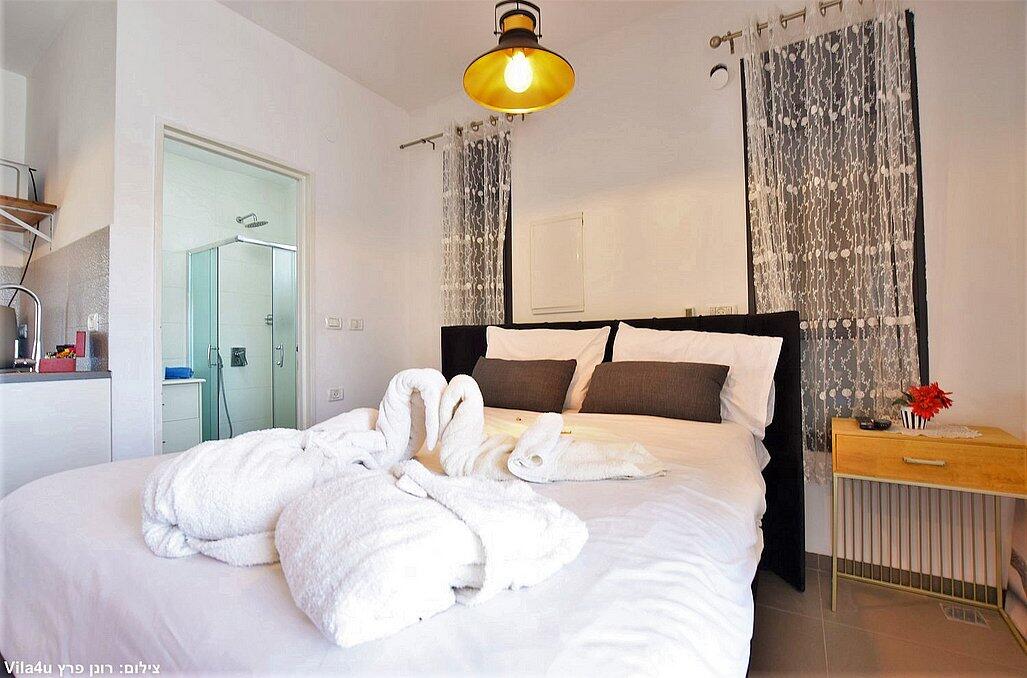 אחוזת האור צפון  16  נופש - וי פור ויקיישן - V for Vacation