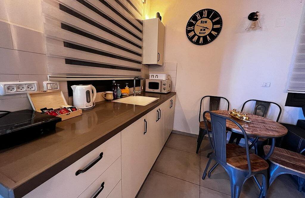 צימרים נעמי ומי צפון  8  נופש - וי פור ויקיישן - V for Vacation