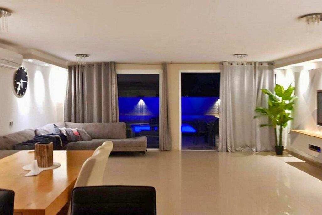 וילה ניס דרום  8  נופש - וי פור ויקיישן - V for Vacation