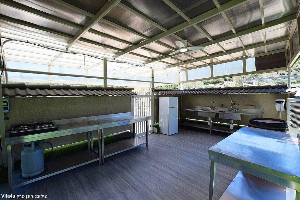 וילה מול הצדיק פקיעין צפון  33  נופש - וי פור ויקיישן - V for Vacation