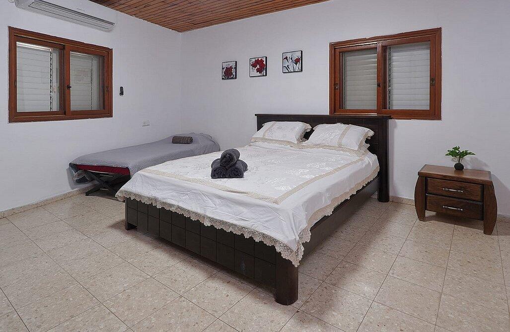 שלווה במושבה צפון  11  נופש - וי פור ויקיישן - V for Vacation