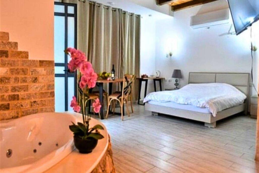 אחוזת שלמה צפון  8  נופש - וי פור ויקיישן - V for Vacation