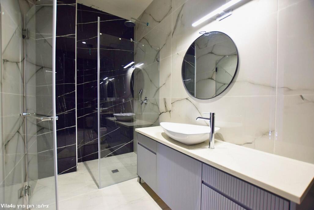 רוקה וייב מרכז  10  נופש - וי פור ויקיישן - V for Vacation