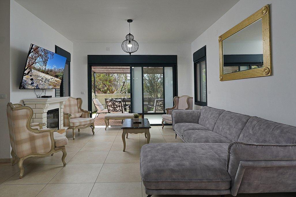 שקד באופק - וילה בוטיק צפון  27  נופש - וי פור ויקיישן - V for Vacation