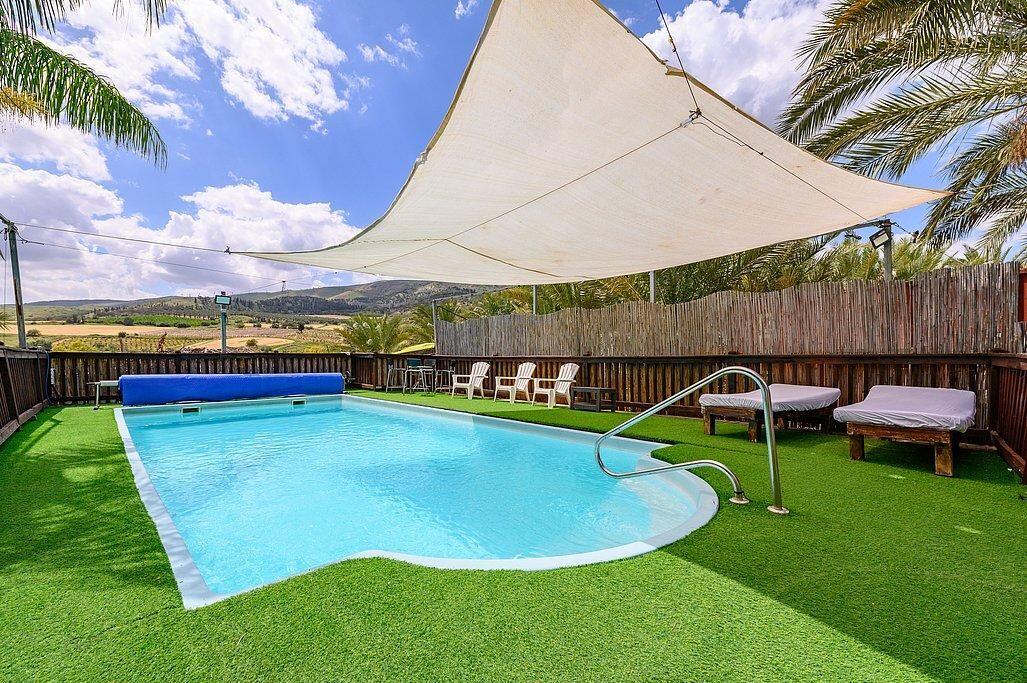 בינות תמרים מרכז  29  נופש - וי פור ויקיישן - V for Vacation