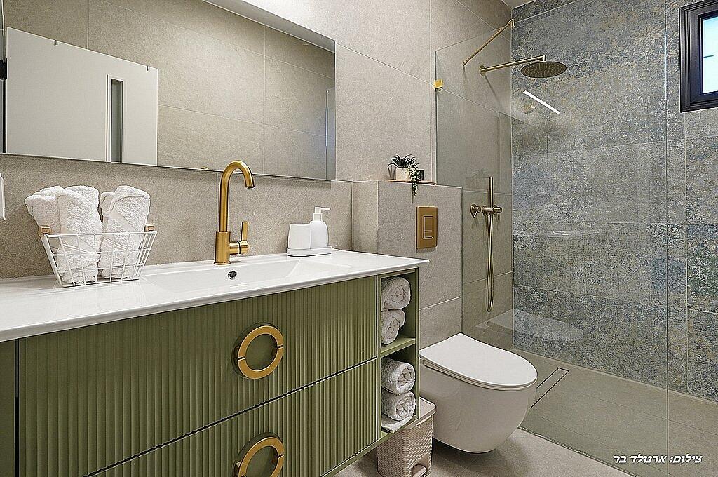 וילה הלליה צפון  14  נופש - וי פור ויקיישן - V for Vacation