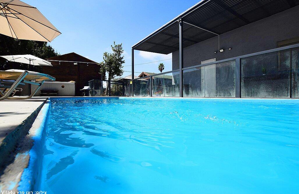 אחוזת הזוהר צפון  23  נופש - וי פור ויקיישן - V for Vacation