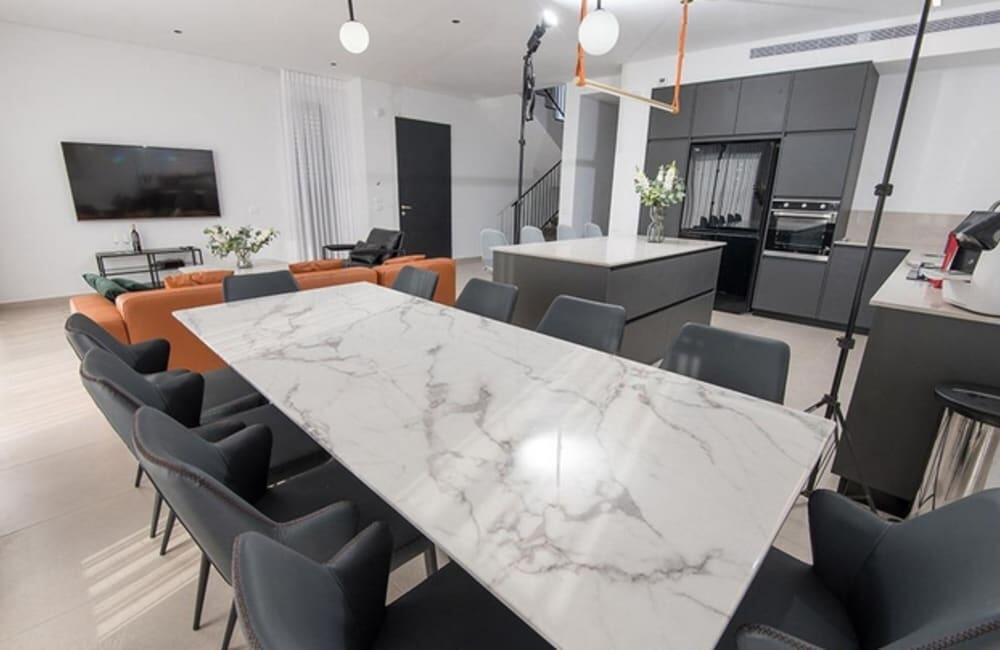 ארכיטקט ביץ האוס מרכז  7  נופש - וי פור ויקיישן - V for Vacation