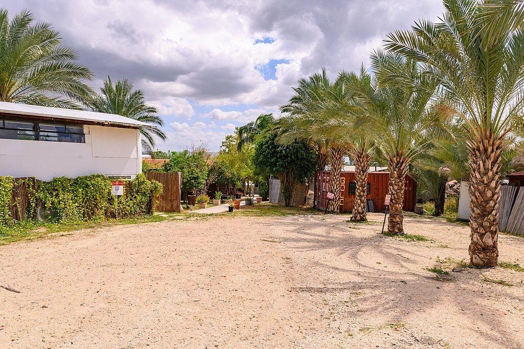 בינות תמרים מרכז  28  נופש - וי פור ויקיישן - V for Vacation