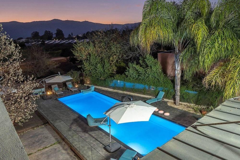 וילה שירת הנחל צפון  22  נופש - וי פור ויקיישן - V for Vacation