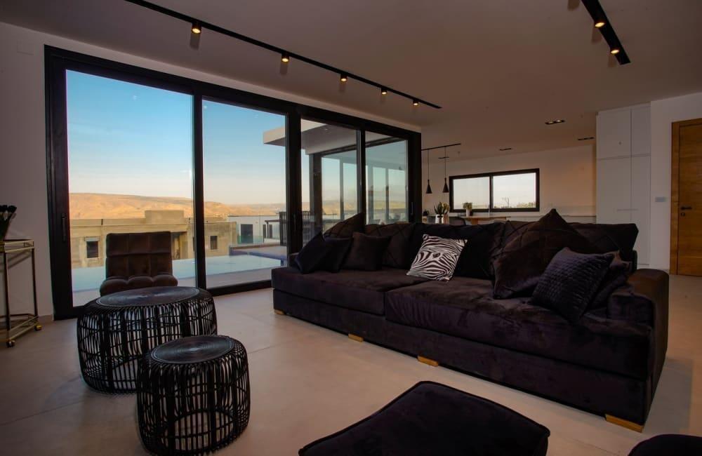 אמילי סוויטות אירוח צפון  36  נופש - וי פור ויקיישן - V for Vacation