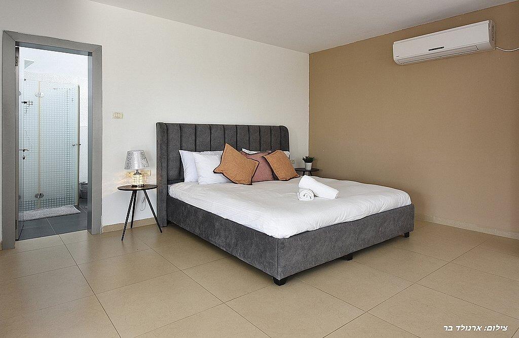 הוילה באחוזה צפון  11  נופש - וי פור ויקיישן - V for Vacation