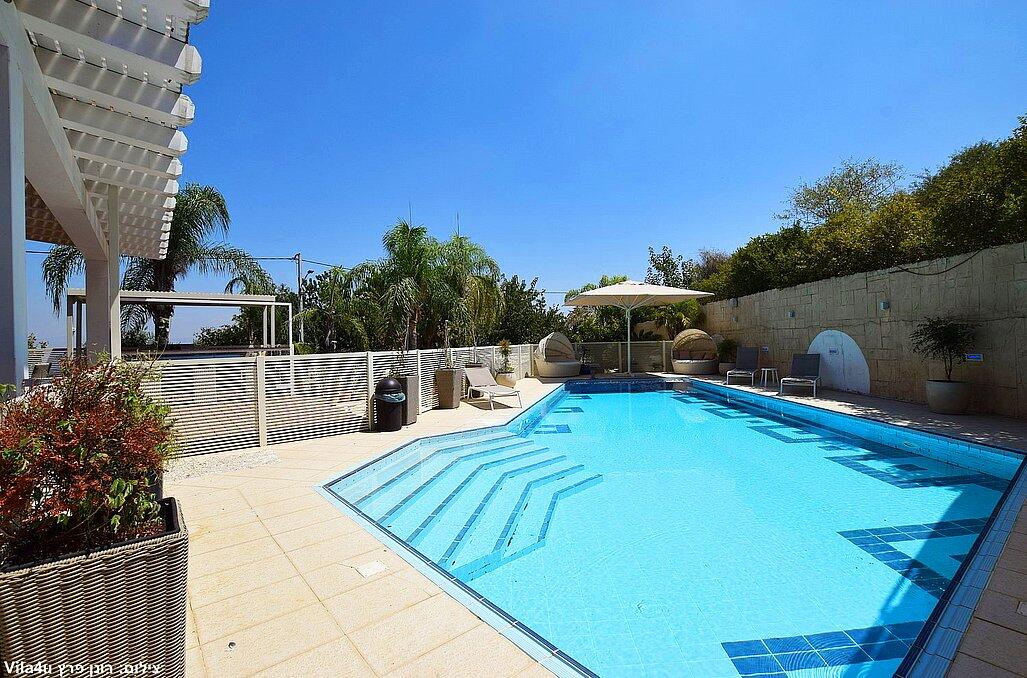 אחוזת הנרקיס 42 צפון  32  נופש - וי פור ויקיישן - V for Vacation