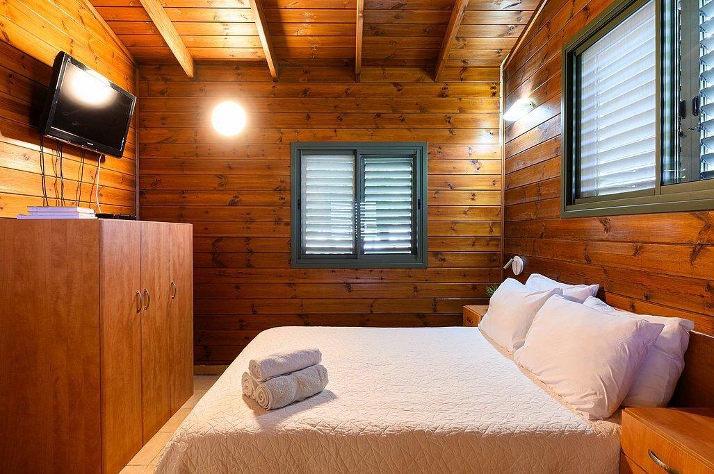 בינות תמרים מרכז  15  נופש - וי פור ויקיישן - V for Vacation