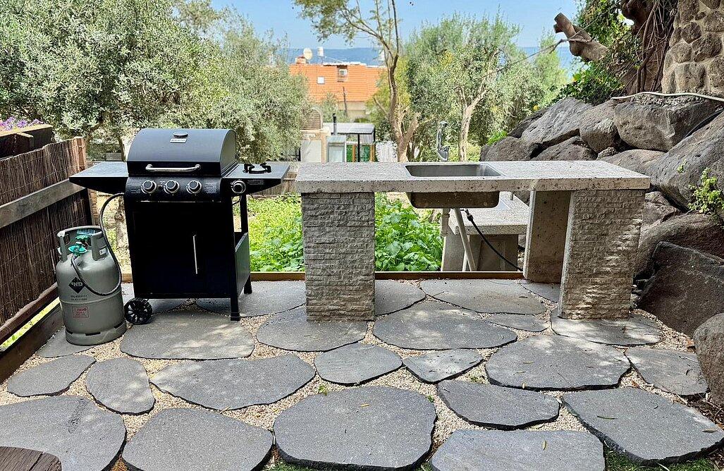 צימר בקתה בזית צפון  5  נופש - וי פור ויקיישן - V for Vacation