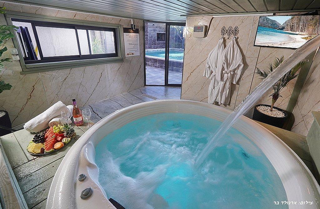 בצל השקד צפון  4  נופש - וי פור ויקיישן - V for Vacation