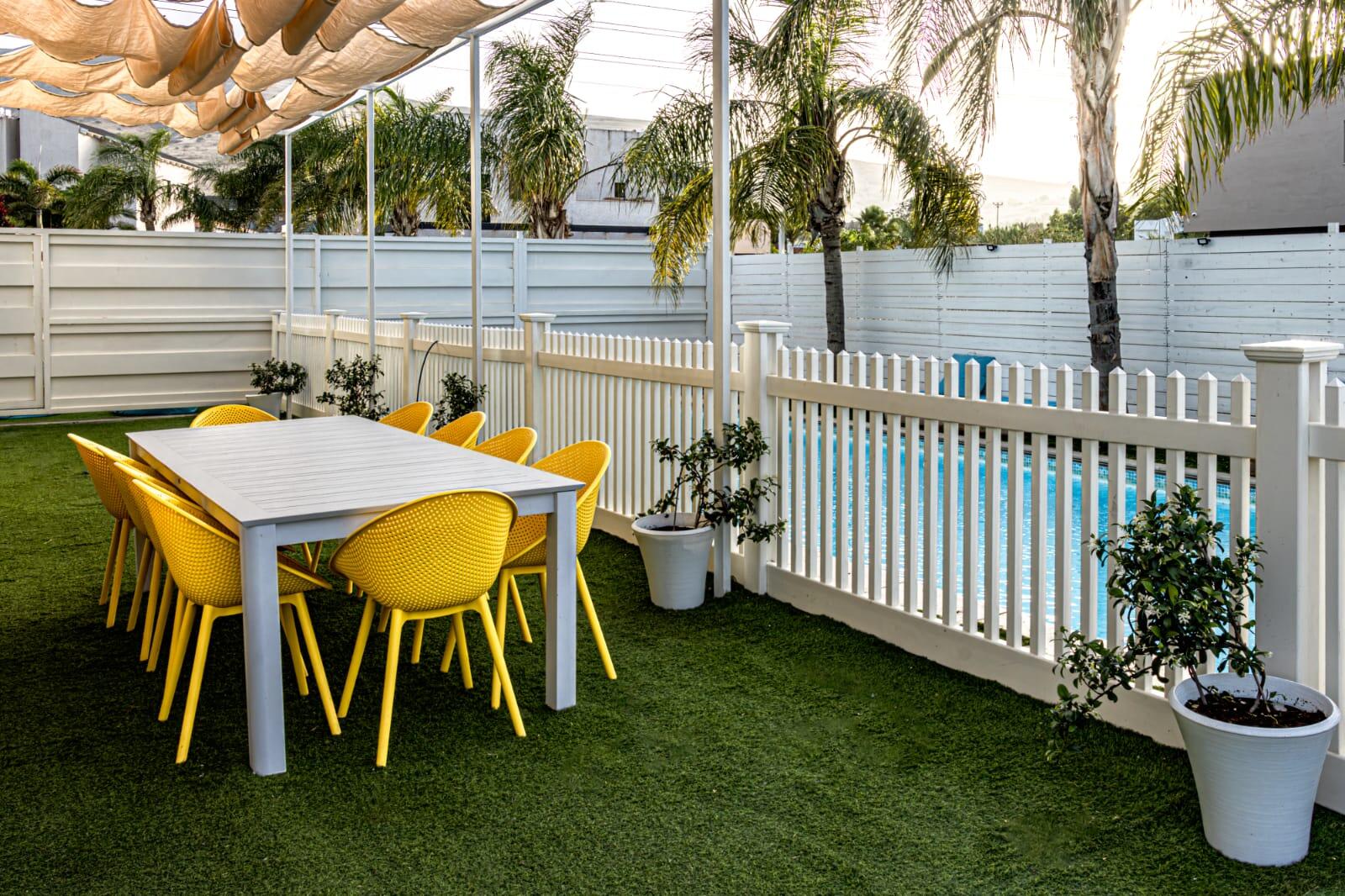 אחוזת דקל לבן בוטיק צפון  4  נופש - וי פור ויקיישן - V for Vacation