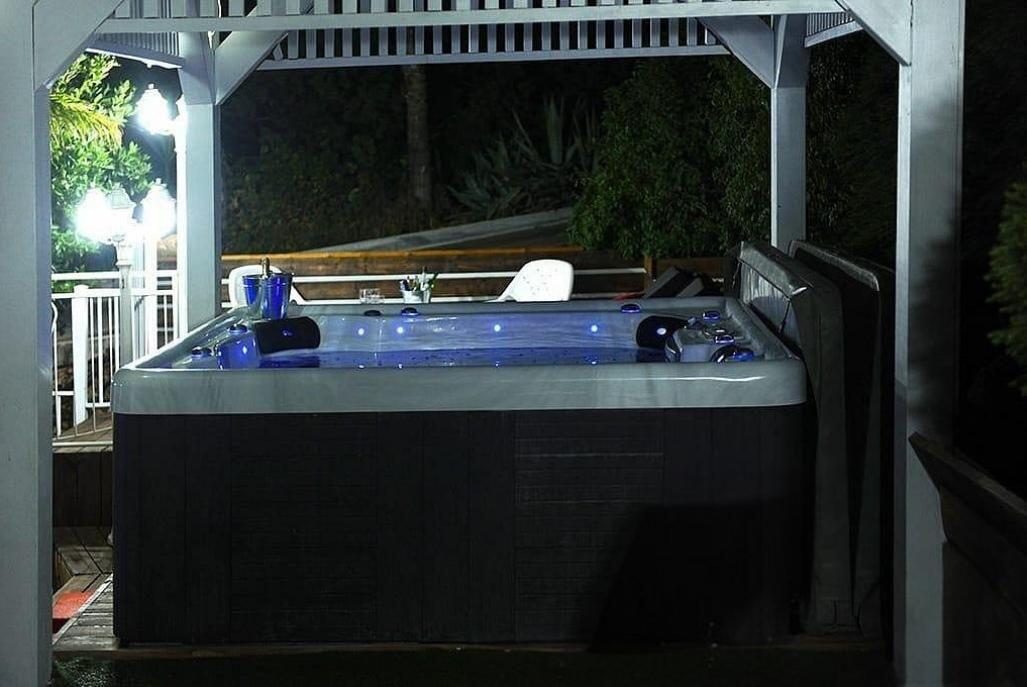 אחוזת אופוריה צפון  30  נופש - וי פור ויקיישן - V for Vacation