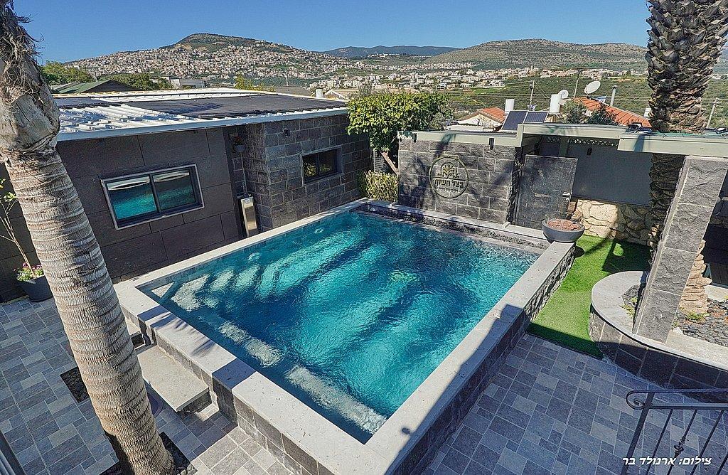 בצל השקד צפון  1  נופש - וי פור ויקיישן - V for Vacation