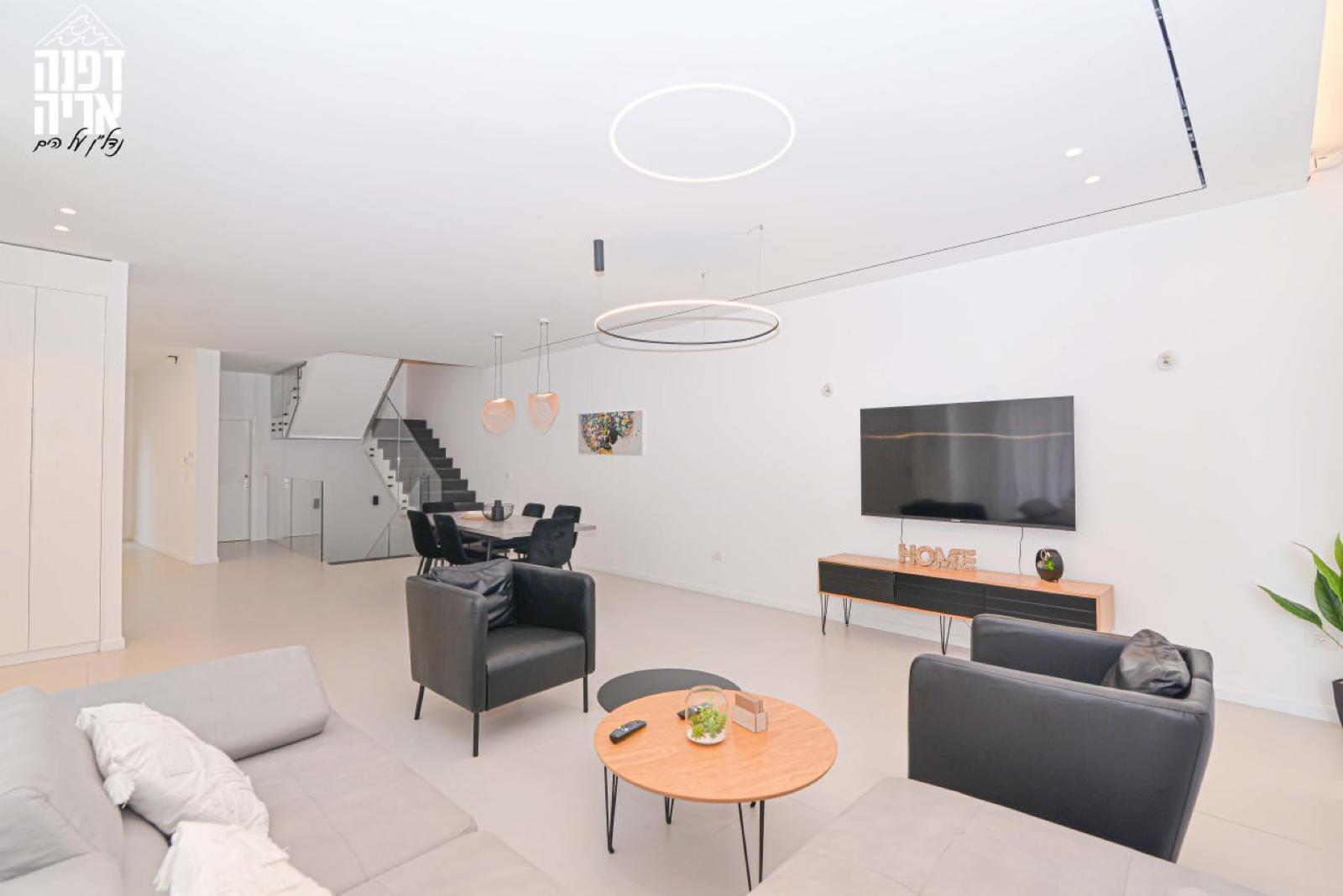 סי בלקוני מרכז  8  נופש - וי פור ויקיישן - V for Vacation