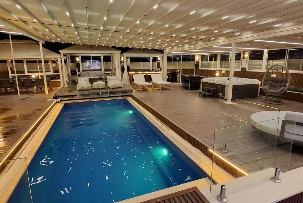 ויליג' בוטיק הגלילית צפון  1  נופש - וי פור ויקיישן - V for Vacation