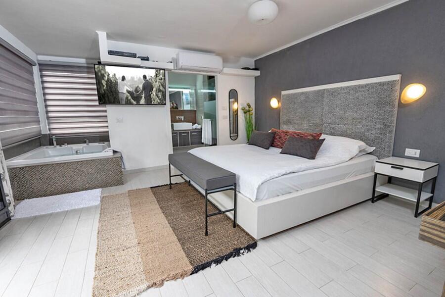 באטצי סוויטות יוקרה צפון  11  נופש - וי פור ויקיישן - V for Vacation