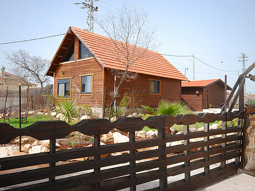 נחלת נפתלי צפון  11  נופש - וי פור ויקיישן - V for Vacation