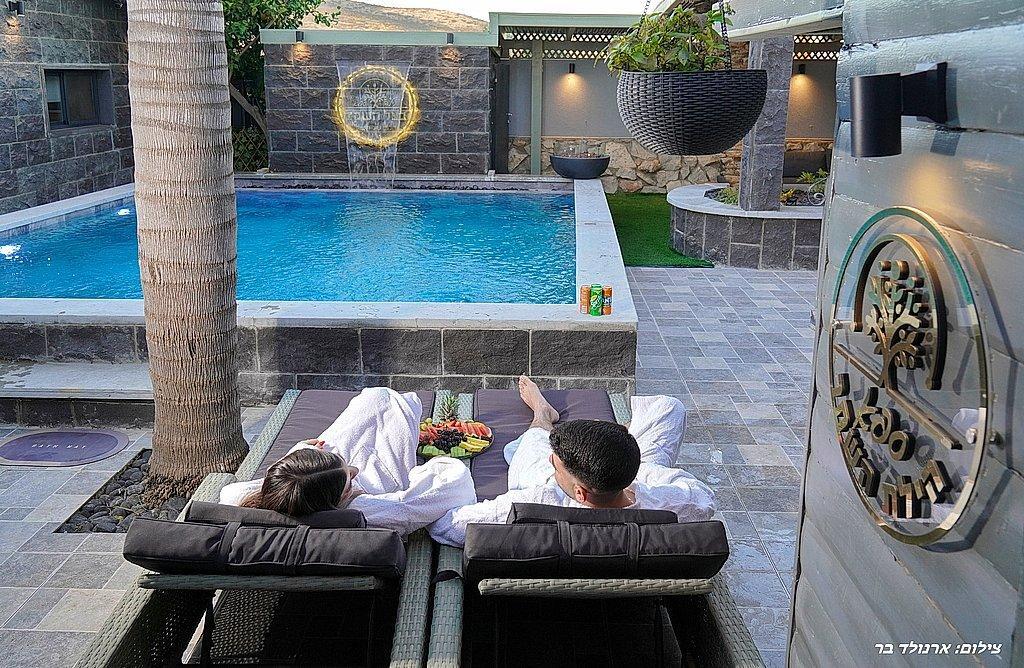 בצל השקד צפון  23  נופש - וי פור ויקיישן - V for Vacation