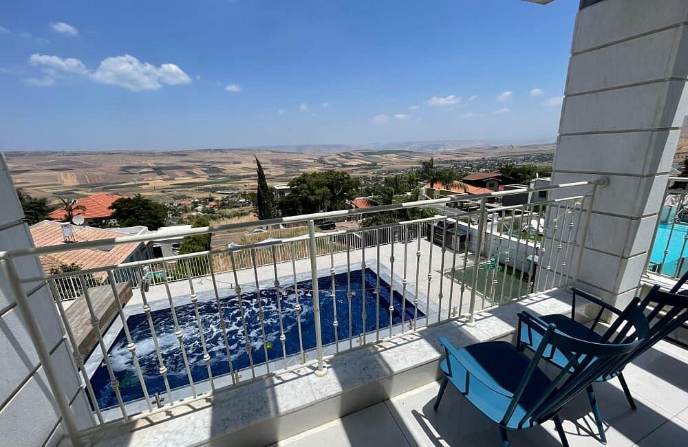 וילה לבנה יבנאל צפון  25  נופש - וי פור ויקיישן - V for Vacation