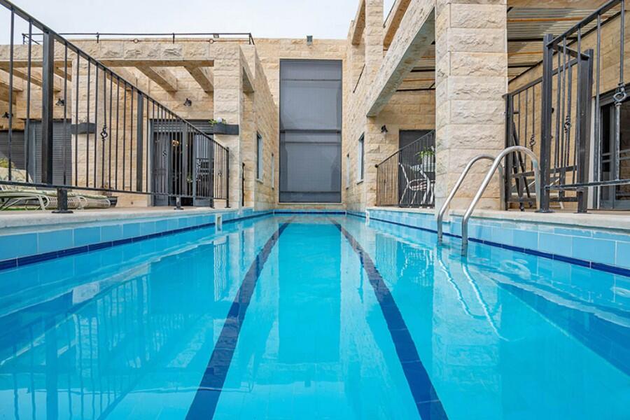 באטצי סוויטות יוקרה צפון  4  נופש - וי פור ויקיישן - V for Vacation