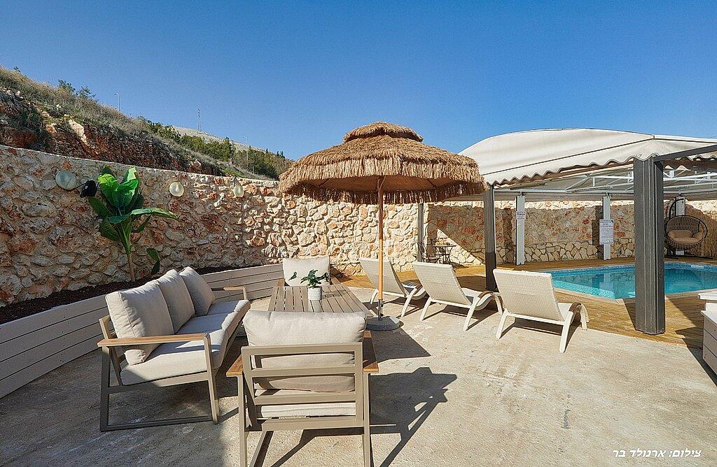 וילה קאלי צפון  21  נופש - וי פור ויקיישן - V for Vacation