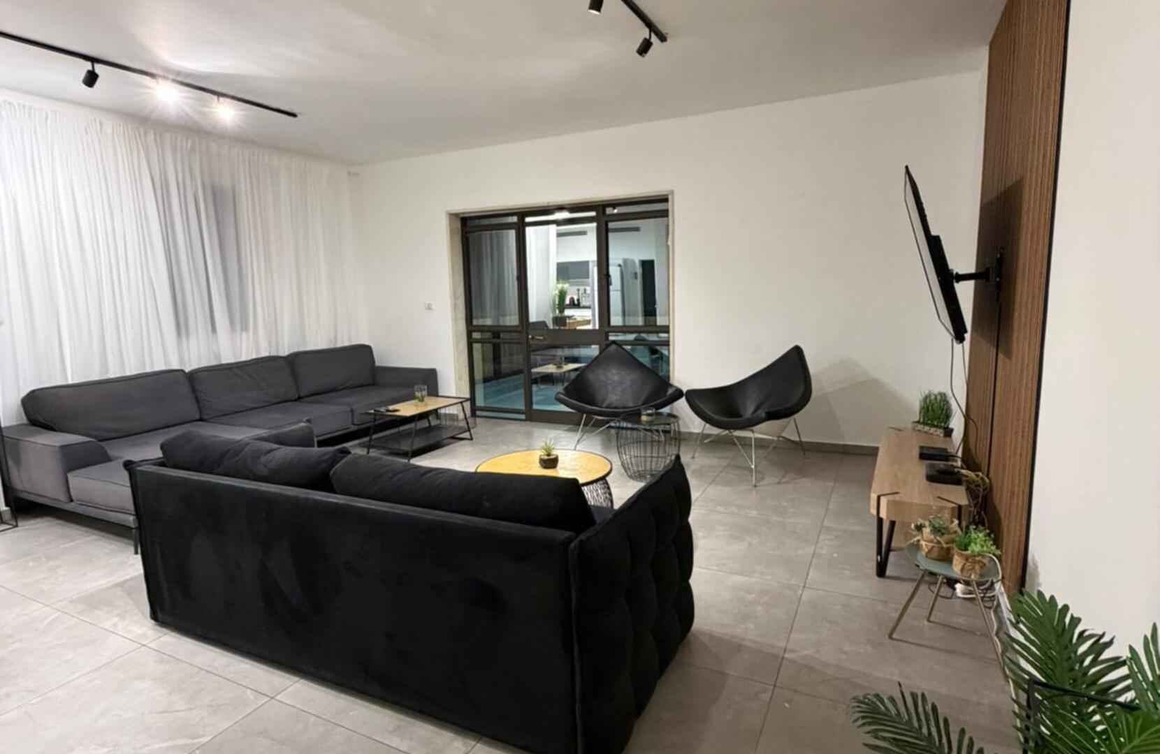 וילה ג'ייד רויאל דרום  4  נופש - וי פור ויקיישן - V for Vacation