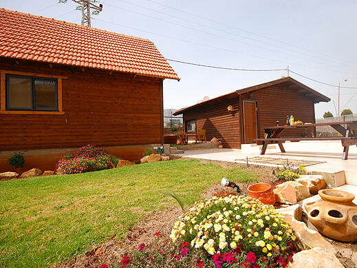 נחלת נפתלי צפון  2  נופש - וי פור ויקיישן - V for Vacation