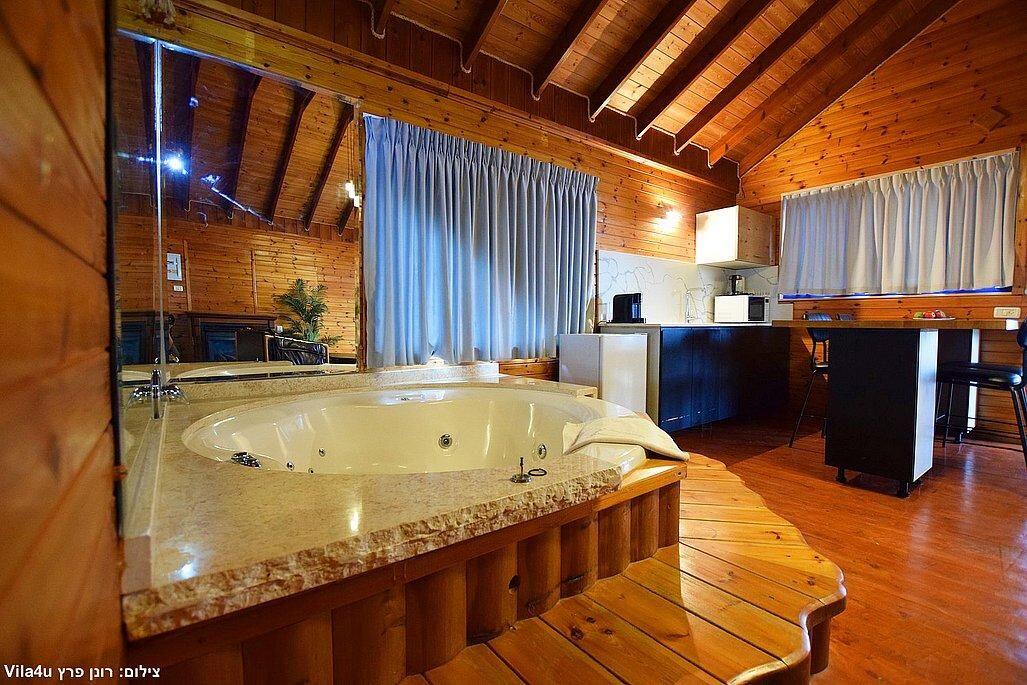 רפאל בכרם צפון  14  נופש - וי פור ויקיישן - V for Vacation