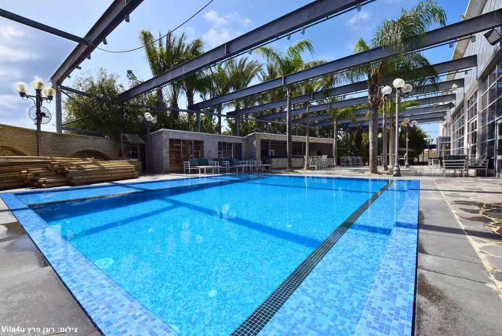 רוקה וייב מרכז  13  נופש - וי פור ויקיישן - V for Vacation