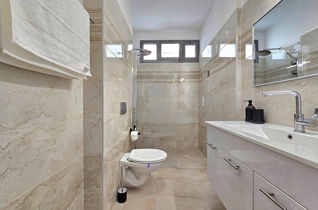 אושן פנטהאוז מרכז  12  נופש - וי פור ויקיישן - V for Vacation