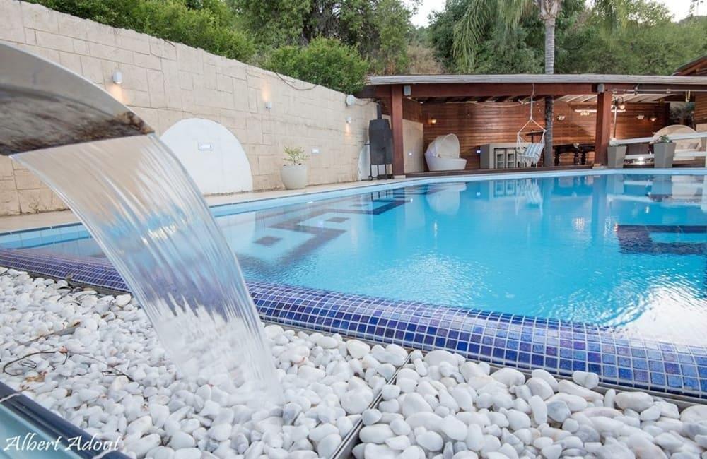 אחוזת הנרקיס 42 צפון  24  נופש - וי פור ויקיישן - V for Vacation