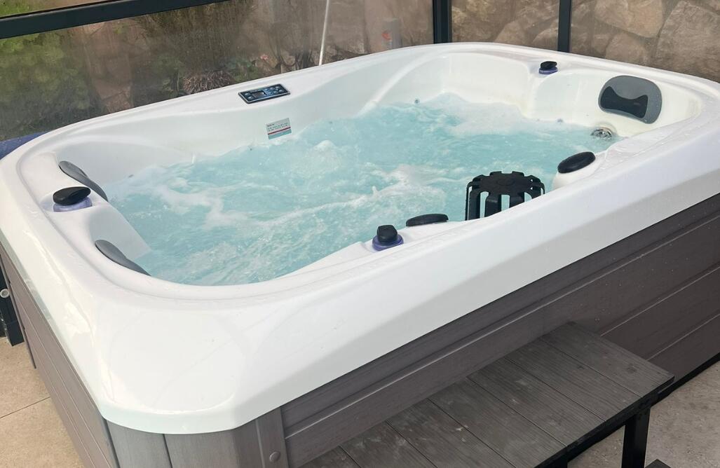 סוויטת הרמס צפון  25  נופש - וי פור ויקיישן - V for Vacation