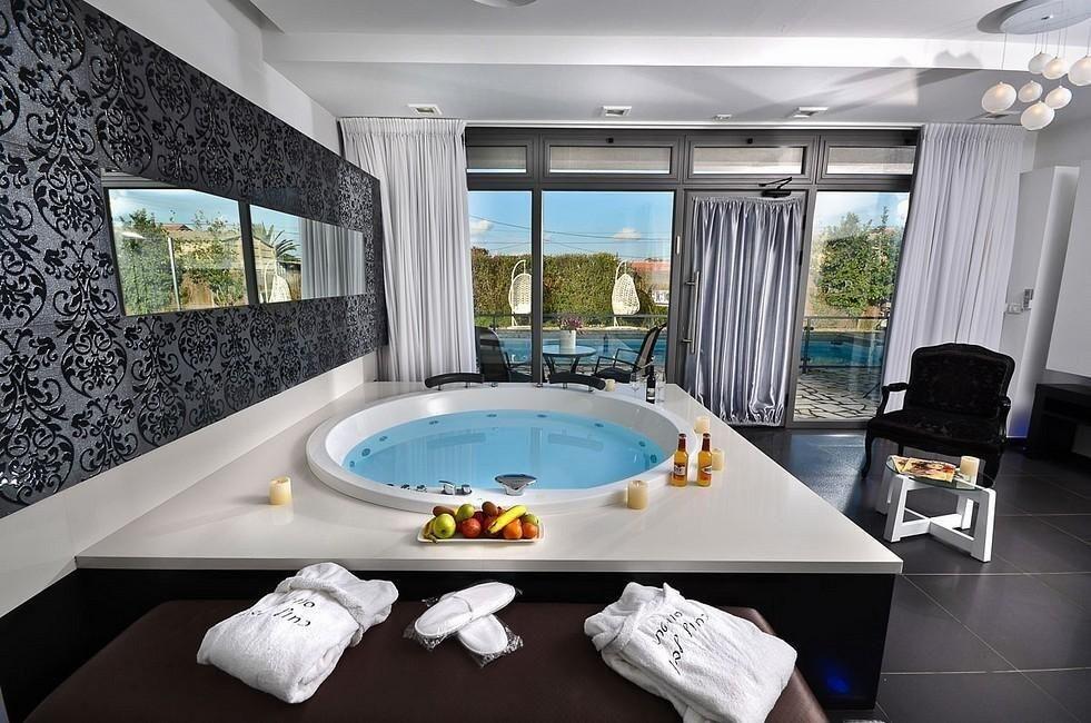 סוויטות כחול לבן ובקתות אגם צפון  12  נופש - וי פור ויקיישן - V for Vacation