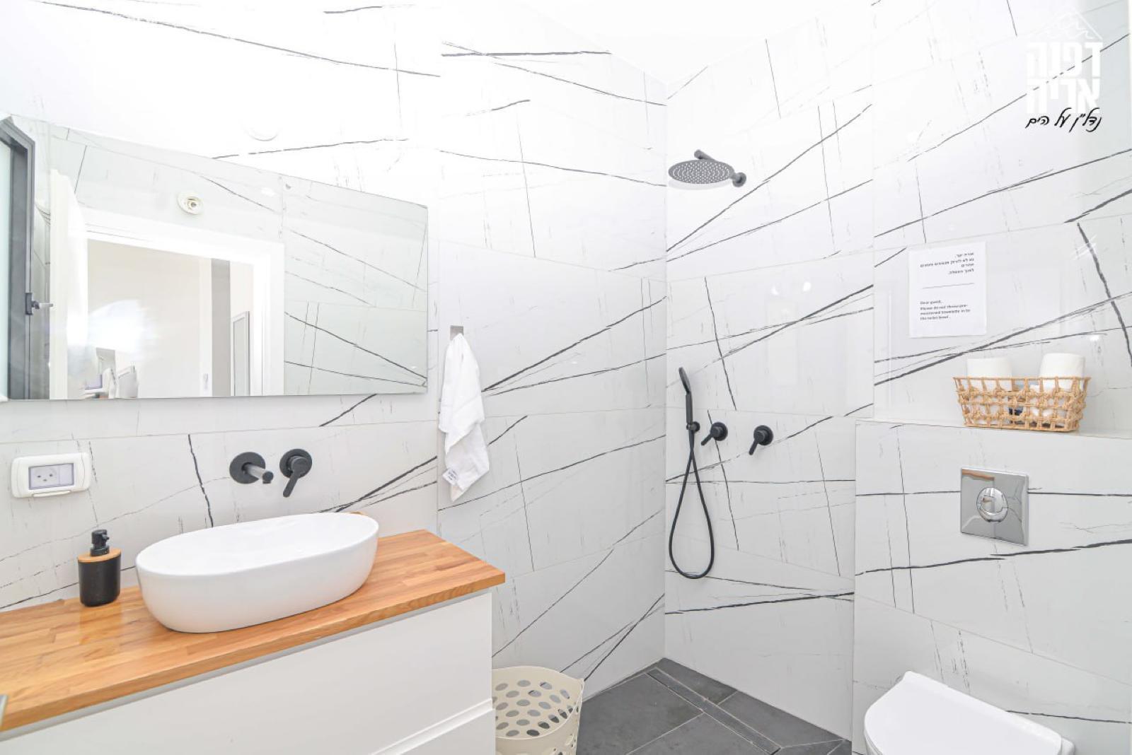 וילה על הים חדרה מרכז  15  נופש - וי פור ויקיישן - V for Vacation