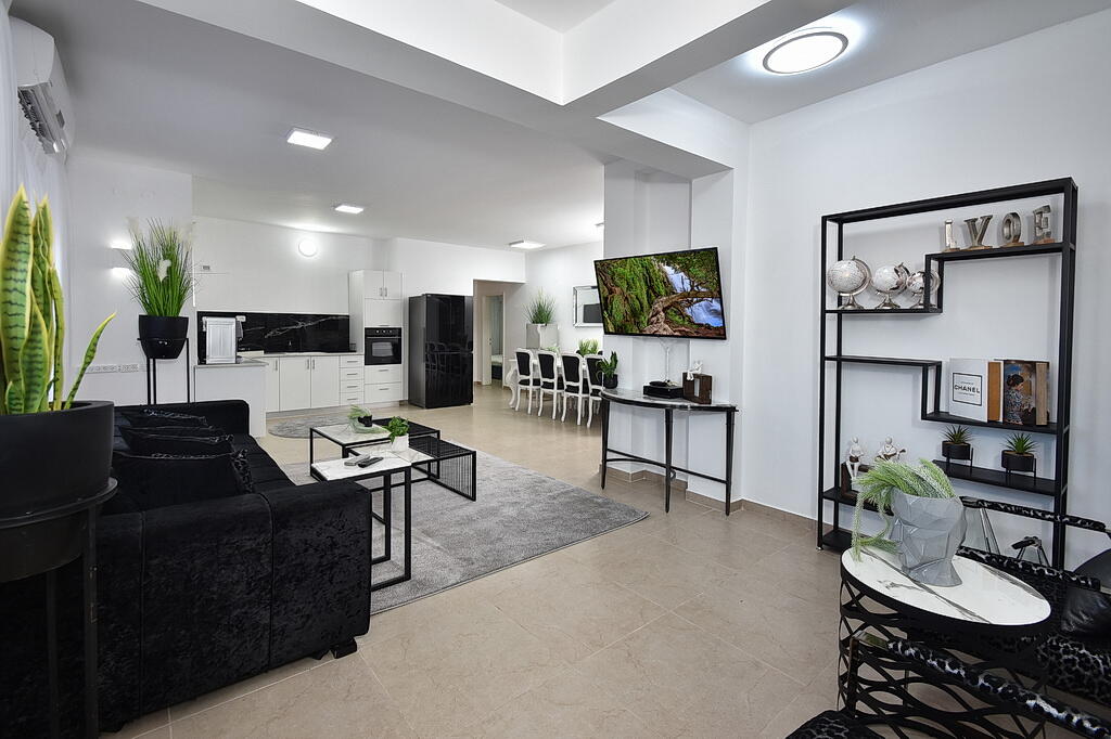 וילה קינג פאלאס צפון  10  נופש - וי פור ויקיישן - V for Vacation