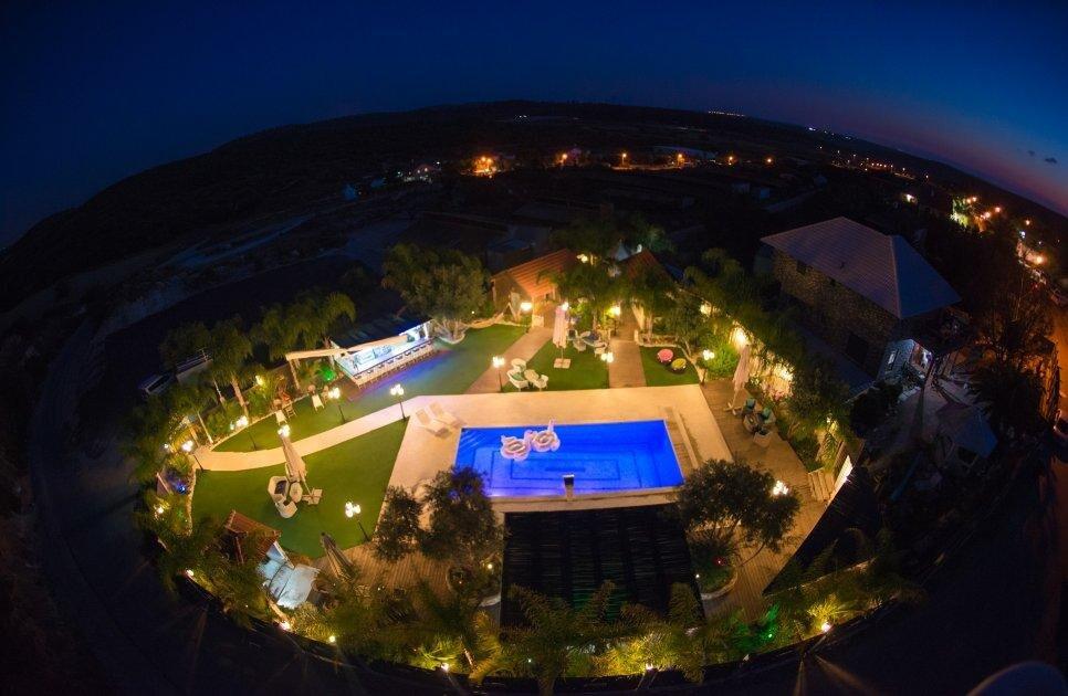 ארטמיס מרכז  29  נופש - וי פור ויקיישן - V for Vacation