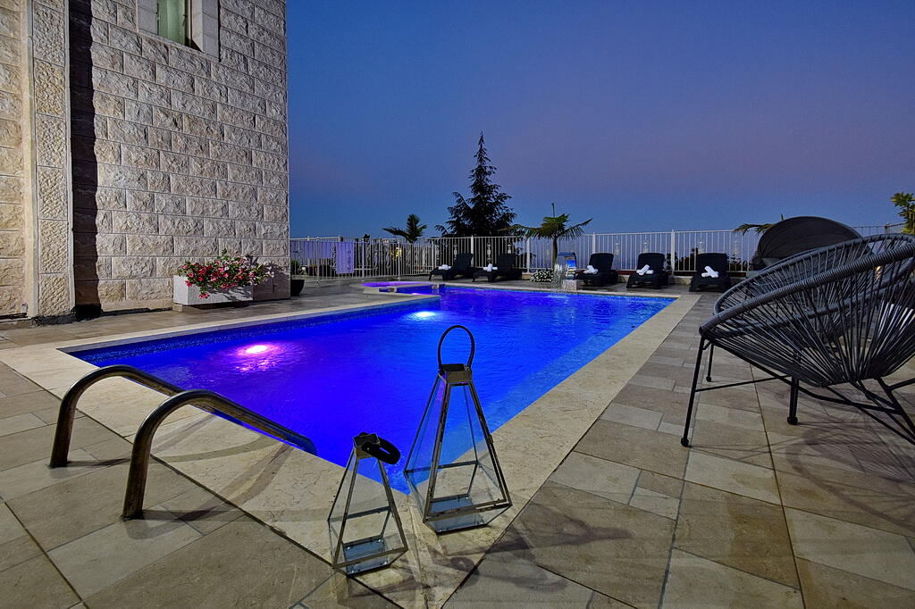 וילה קינג פאלאס צפון  21  נופש - וי פור ויקיישן - V for Vacation