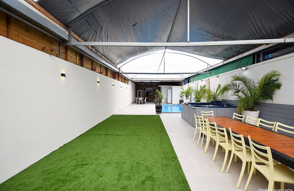 פארטי טוי מרכז  5  נופש - וי פור ויקיישן - V for Vacation